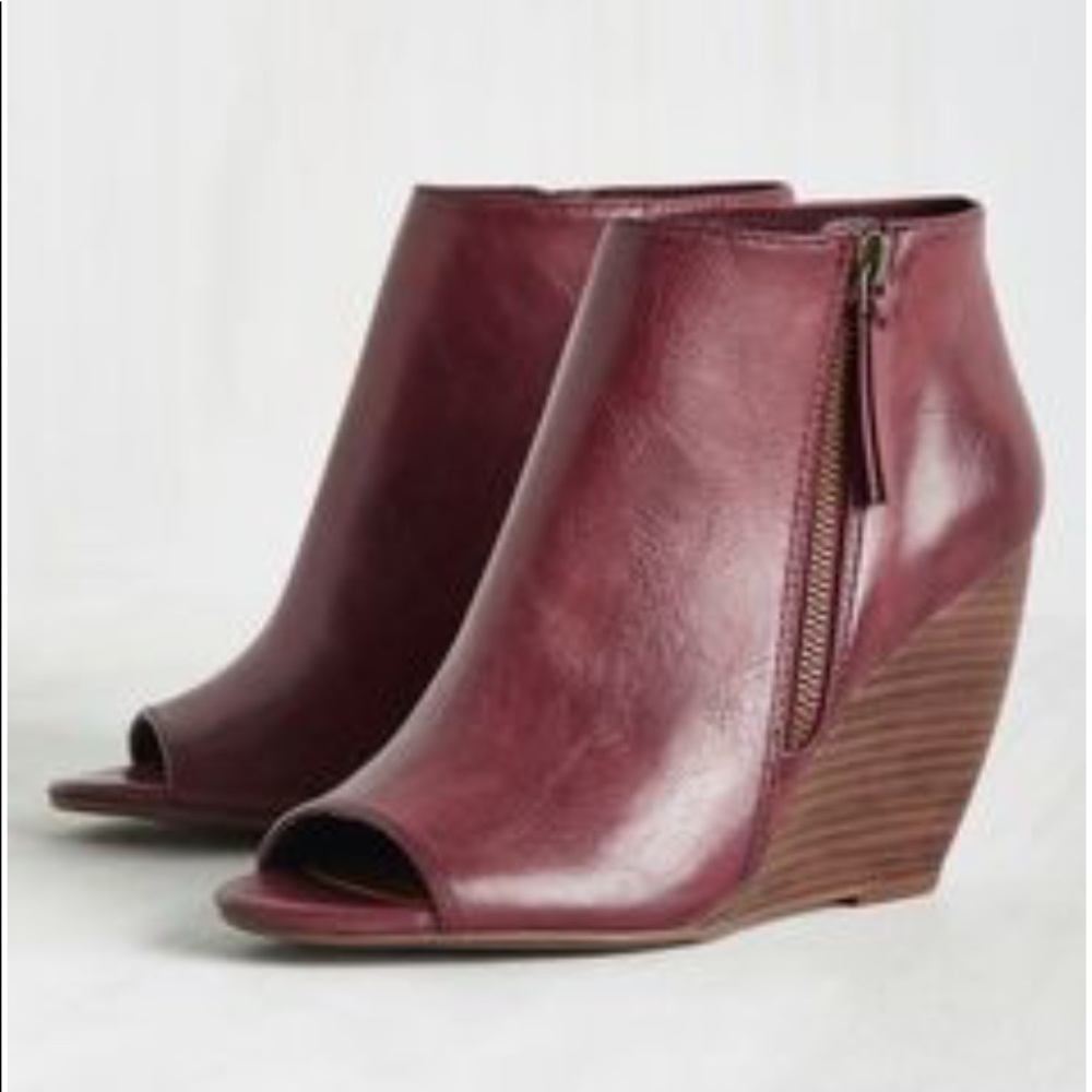 Modcloth Kick and Choose Bootie in Merlot Sz 6.5